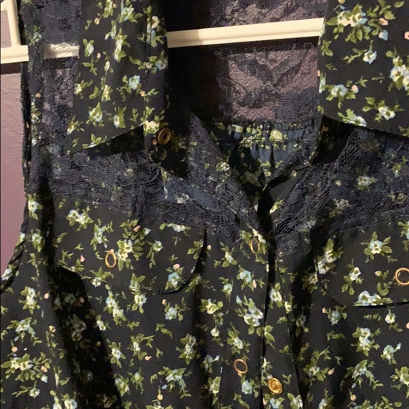 Twik lace and flower tank blouse - Picture 3 of 3